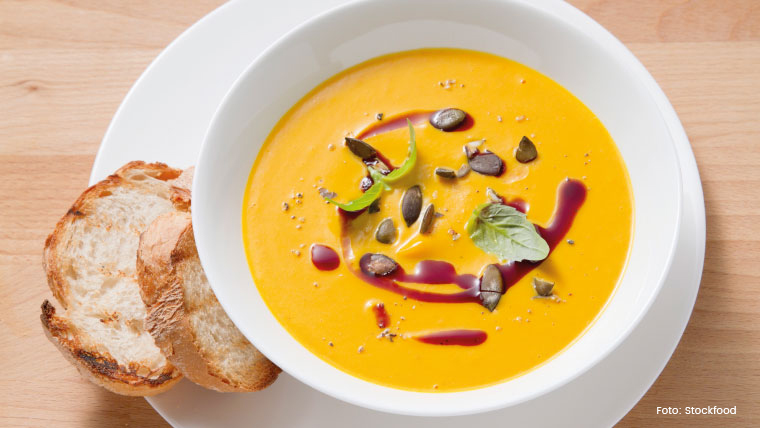 creme de abóbora com sementes